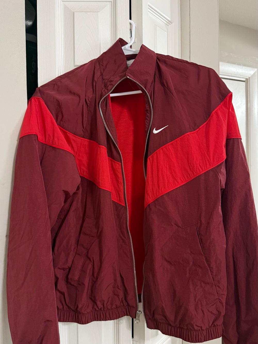 NEW Nike Women’s Red Colorblock Windbreaker Jacket